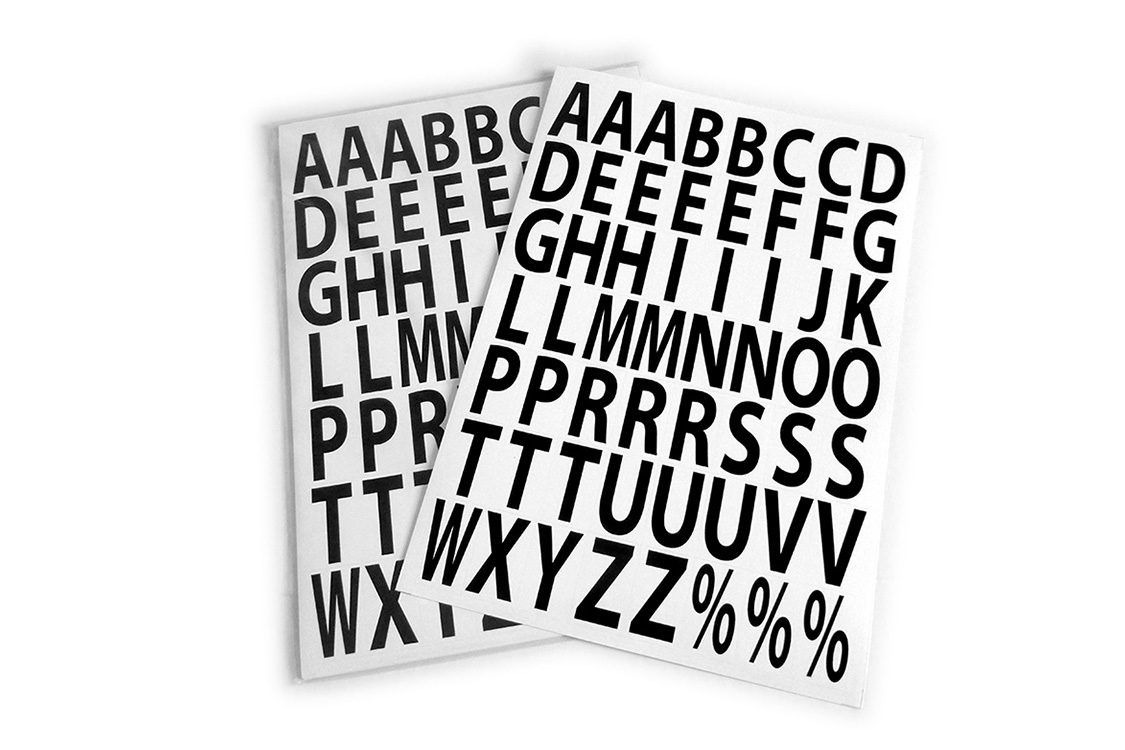 Lettres adhésives prédécoupées de 43 mm en planche de 56