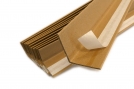 Cornire carton autocollante en 1200x45x45 mm (lot de 50)