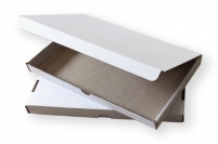 Boîte carton blanche d'envoi postal au tarif lettre